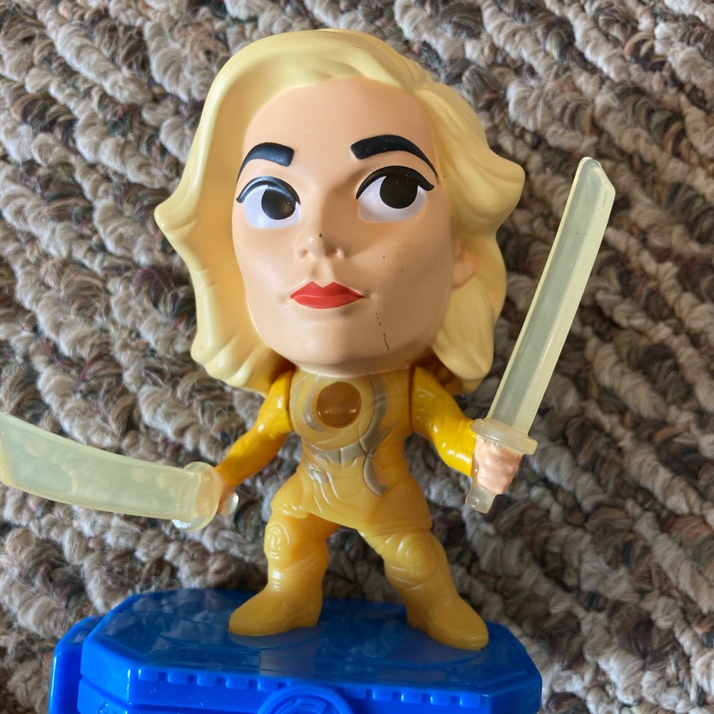 Thena figurine Eternals